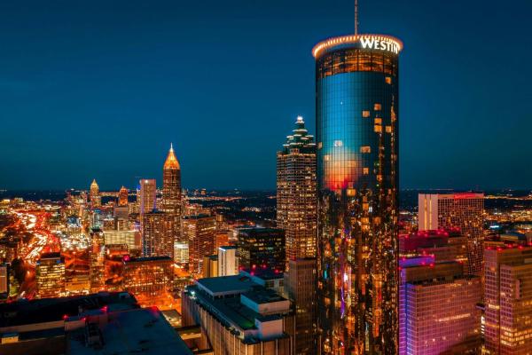 På billedet ses objektet The Westin Peachtree Plaza, Atlanta beliggende i byen Atlanta.