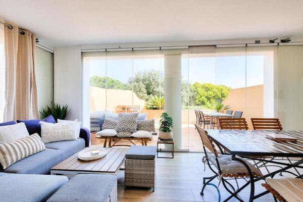 A la foto es mostra l'objecte Les Bastides aux Restanques du Golfe de St Tropez - maeva Home - Bastide lumineuse 4 pièces 6 personnes - Prestige - super Home MAE-6031 situat a la ciutat de Grimaud.