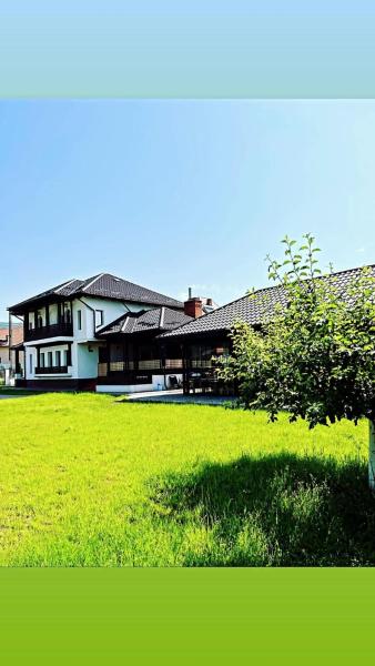 На фото показан объект Pensiunea La Conac, расположенный в городе Muşeteşti.