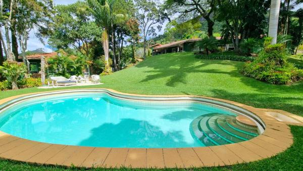 Na foto é possível ver o objeto Sítio Mais Um Dia Feliz, casa em Itaipava localizado na cidade de Petrópolis.