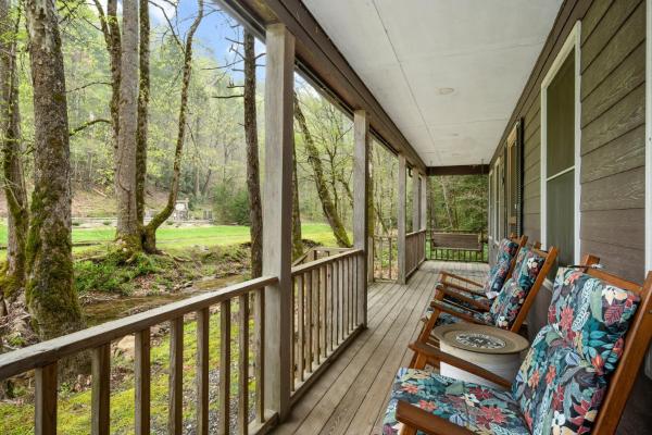 A la foto es mostra l'objecte Mulberry Creek by Leatherwood Mountains Resort situat a la ciutat de Hogetown.