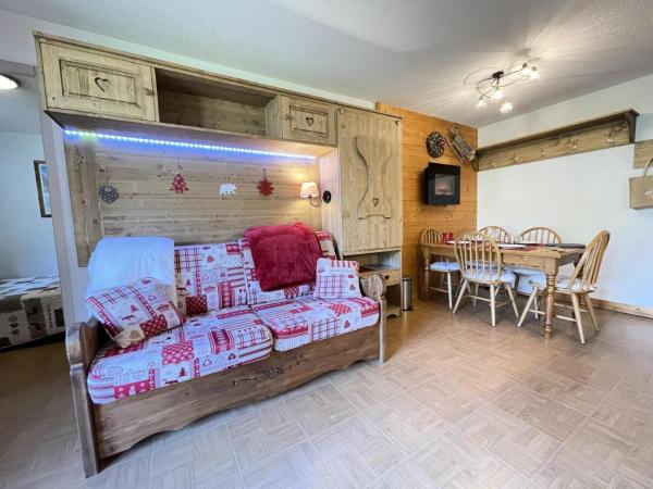 A la foto es mostra l'objecte Les Chalets Des Evettes - Appartement deux chambres au pied des pistes dans une résidence avec piscine MAE-9151 situat a la ciutat de Flumet.