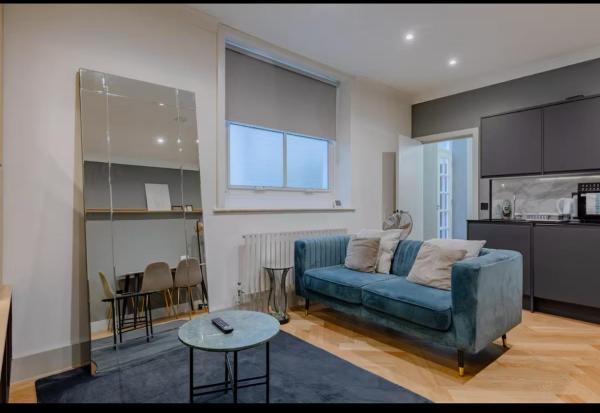 Zdjęcie 1: Sleek Flat in the Heart of Earls Court