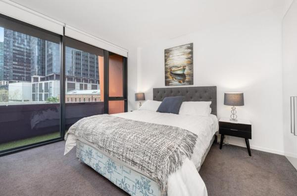 Spacious Riverside Living, Melbourne
