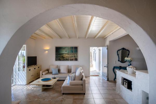På billedet ses objektet amazing sea view luxury villa for 6 guests beliggende i byen Ampelas.