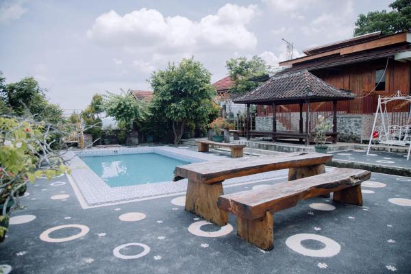 Na fotografii je vidět objekt RedDoorz at Villa Bukit Senyum Lombok nacházející se ve městě Ongge.