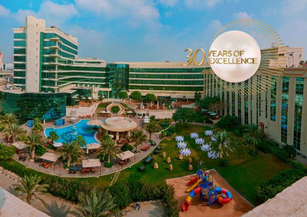 Na zdjęciu widoczny jest obiekt Millennium Airport Hotel Dubai położony w mieście Dubaj.