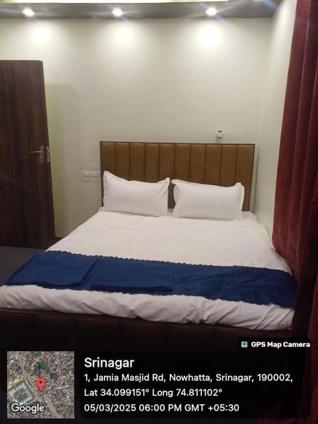 A la foto es mostra l'objecte Winter Wonder situat a la ciutat de Srinagar.
