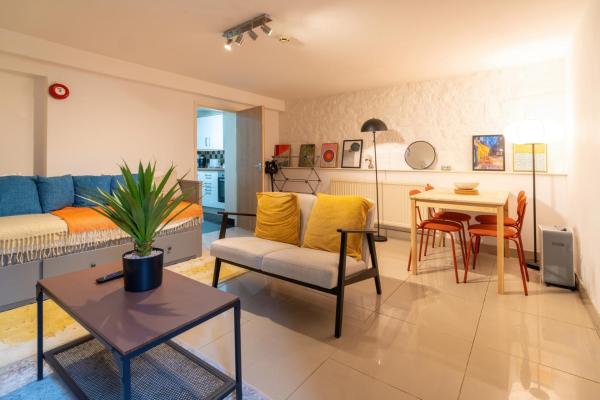 På bilden syns objektet Private 1BD Flat near Gloucester Docks som ligger i staden Gloucester.