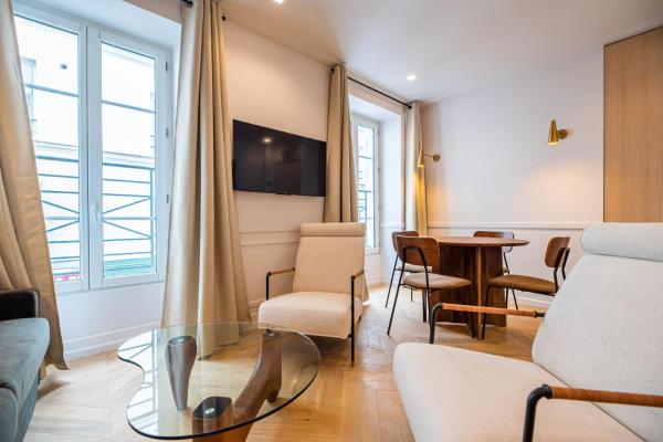 Kuva 8: Flat by River & Bastille