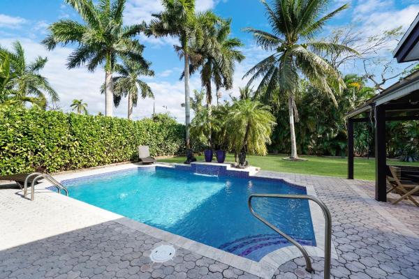 A la foto es mostra l'objecte Sunshine Heaven situat a la ciutat de Pompano Beach.