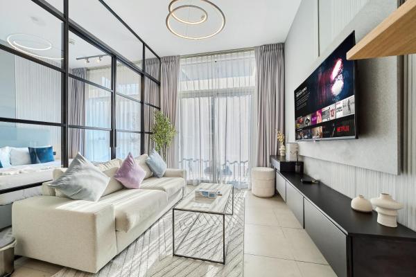 A la foto es mostra l'objecte Cozy 1BR in Socio Dubai Hills Near Mall and Park situat a la ciutat de Dubai.