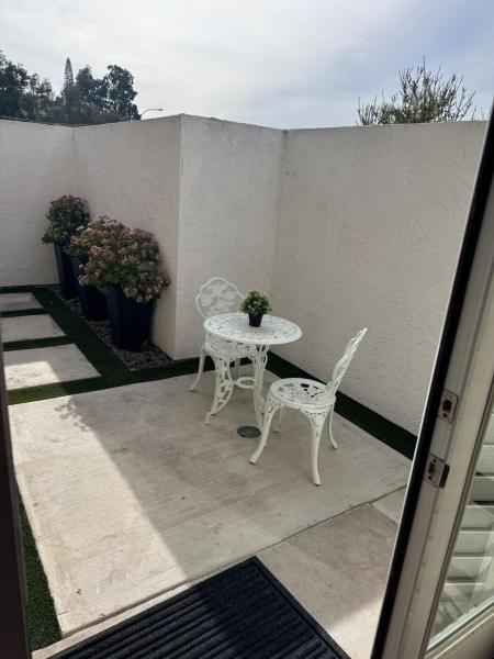 Fotografie 7: Studio in peaceful gated Single Family Resident community
