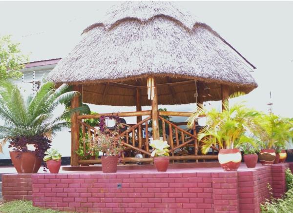 Foto 2: Daud & Monica Staycation Home