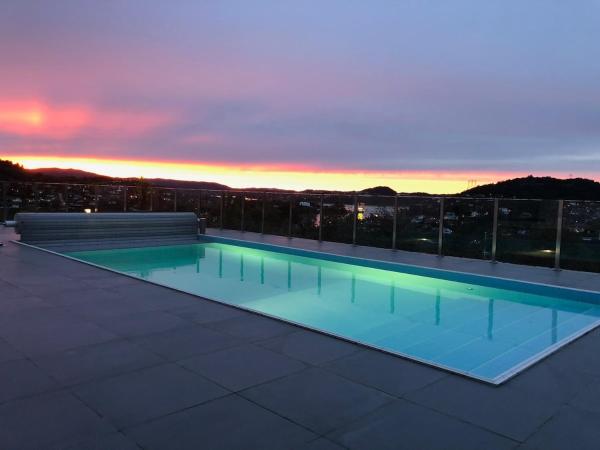 A la foto es mostra l'objecte Villa with heated pool and magnificent view situat a la ciutat de Bergen.