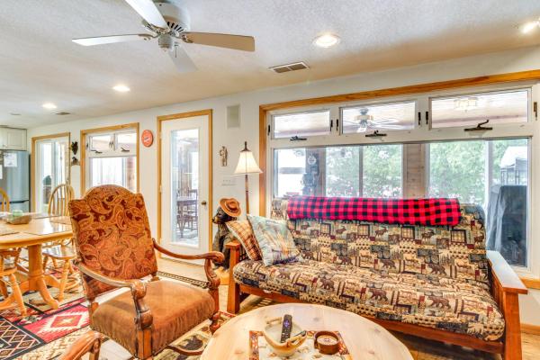 Foto 6: Dock, Deck and Fire Pit Lakefront Home in Walker!