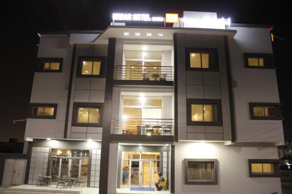 Urban Hotel Suites, Nawakszut