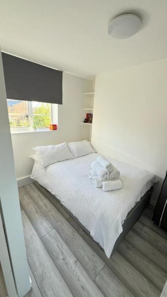 A la foto es mostra l'objecte Modern 1BR Apartment 5 Mins to Tube, Free Parking & Sofa Bed situat a la ciutat de Ealing.