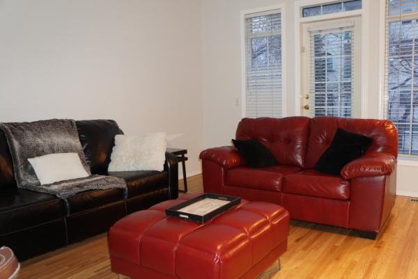 A la foto es mostra l'objecte Discover Tranquility in this 2 bed townhouse situat a la ciutat de Vancouver.