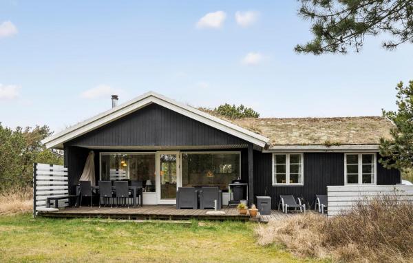 Na zdjęciu widoczny jest obiekt Holiday Home Romo With Sauna 331 położony w mieście Bolilmark.