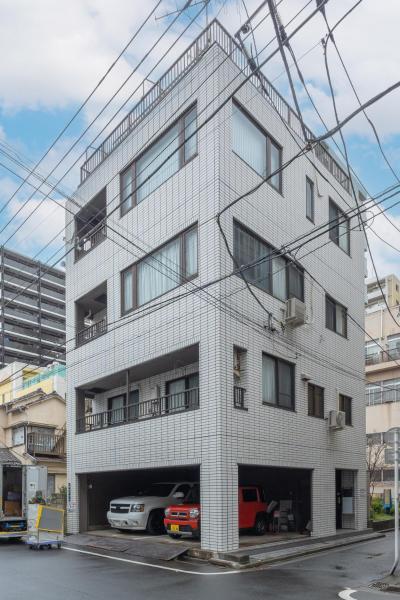 Auf dem Foto ist das Objekt Home suite Home Ryogoku - Perfect for Families and Groups, Spacious 197m2 Home with 8 BR & 3 BA, Up to 15 ppl with Parking and 3 Stations in der Stadt Tokio zu sehen.