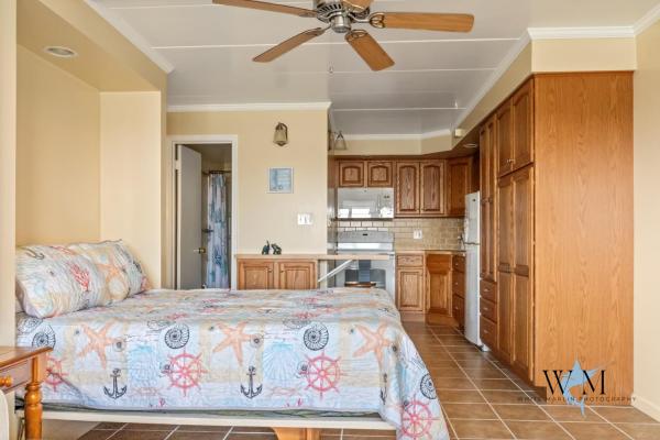 Zdjęcie 7: Studio with modern kitchen, one block to beach, boardwalk, and has a pool!