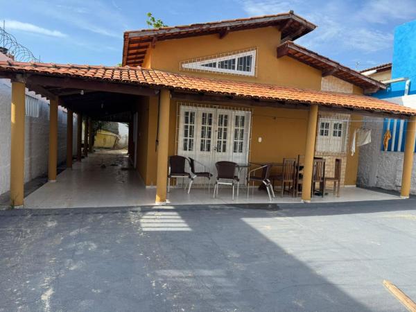 A la foto es mostra l'objecte Casa no Atalaia na rua do Atalho situat a la ciutat de Salinópolis.