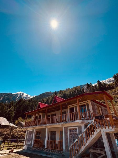A la foto es mostra l'objecte Apple Crest Homestay situat a la ciutat de Harsil.