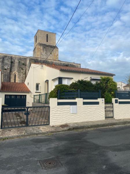 A la foto es mostra l'objecte Loue maison quartier calme situat a la ciutat de Royan.