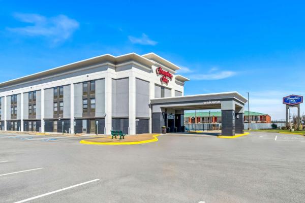 A la foto es mostra l'objecte Hampton Inn Jonesboro situat a la ciutat de Jonesboro.