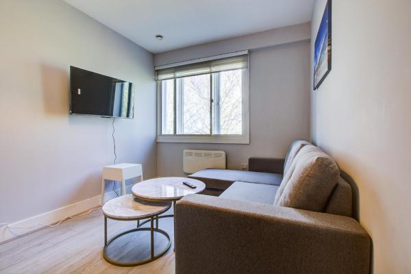 På billedet ses objektet 2 BR Flat 6 Mins From Heathrow Airport Flat 41 beliggende i byen Harmondsworth.