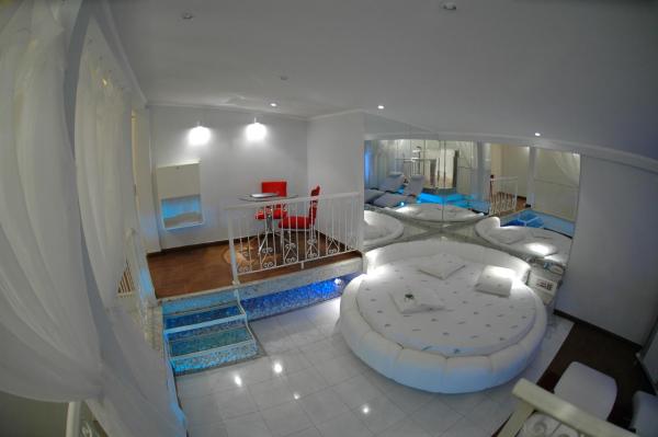 Na foto é possível ver o objeto Motel Cozumel (Adult Only) localizado na cidade de Belém Velho.