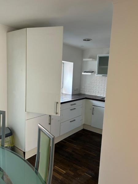 Nella foto è visibile l'oggetto 3 Bedrooms furnished Apartment Mühlheim Frankfurt situato nella città di Mühlheim.