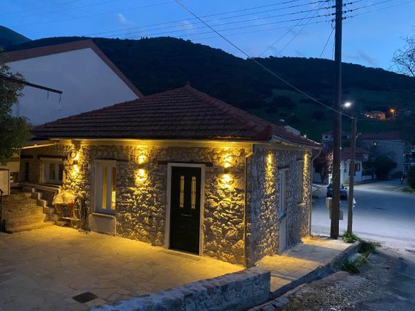 Na fotografii je vidět objekt VIDO Stone House nacházející se ve městě Kalavrita.