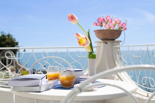 På billedet ses objektet Amalfi room seaview with terrace beliggende i byen Amalfi.