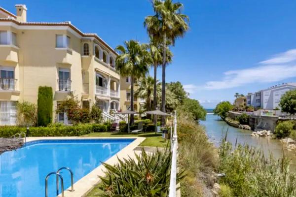 På billedet ses objektet Luxury Beach beliggende i byen Jávea.