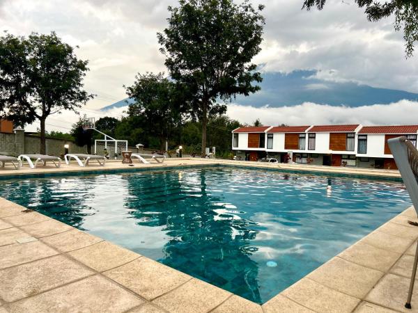 En la foto se muestra el objeto Casa con piscina en Antigua Guatemala Alotenango ubicado en la ciudad de Ciudad Vieja.