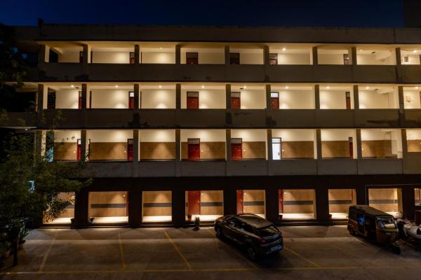 A la foto es mostra l'objecte Hotel Lakshmi Grand situat a la ciutat de Chennai.