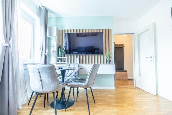 Chic 1BR & 1LR, Kingbed, only 9 min to City Center via Metro, Wiedeń