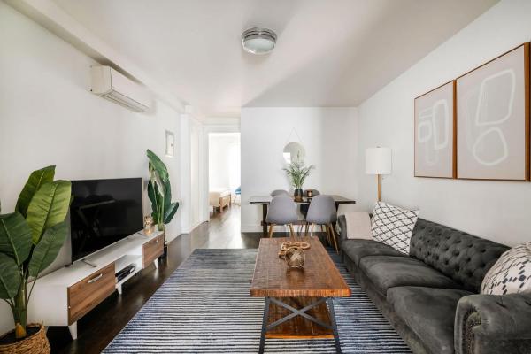 39-2 Renovated 3BR Prime Hudson Yards Area, New York
