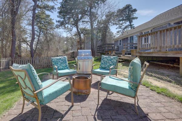 1 Mi To South Village Beach: Bbq-ready Retreat - Dennis, MA