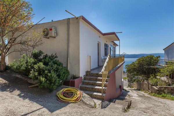 A la foto es mostra l'objecte Apartments with parking space Brela, Makarska - 22678 situat a la ciutat de Brela.