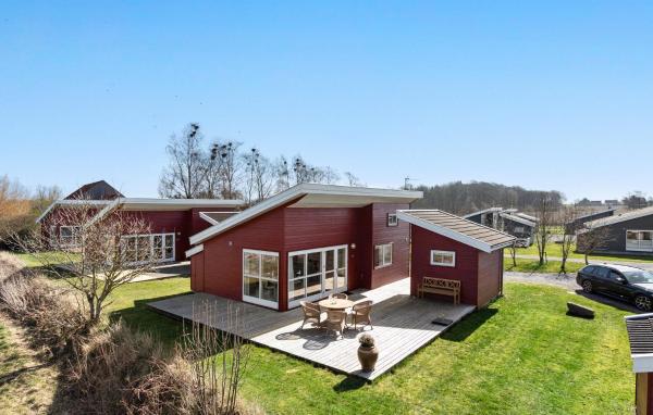 Kuvassa näkyy kohde Rø Golfferiehuse, joka sijaitsee kaupungissa Rø.