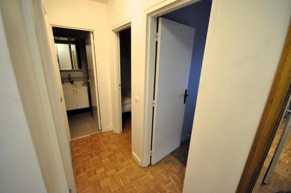 Foto 4: Spacious, Bright Apartment with Private Parking
