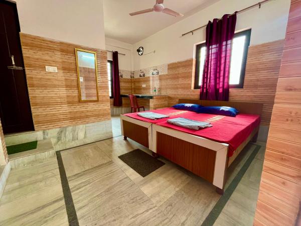 På billedet ses objektet Laxmi Lodge beliggende i byen Rishikesh.