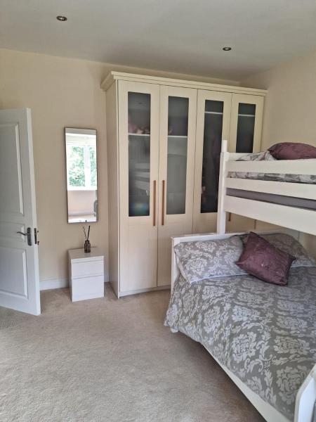 En la foto se muestra el objeto Quiet & Bright Room ubicado en la ciudad de Malahide.