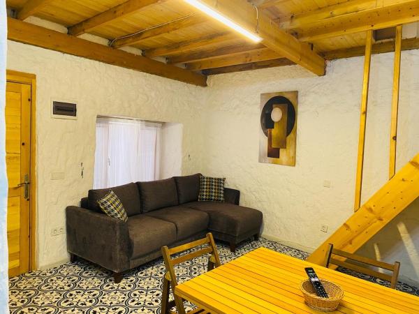 Na fotografii je vidět objekt Alaçatı Sim Place Müsatakil Duplex House nacházející se ve městě Alaçatı.