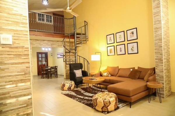 A la foto es mostra l'objecte Huberta Haven situat a la ciutat de Accra.