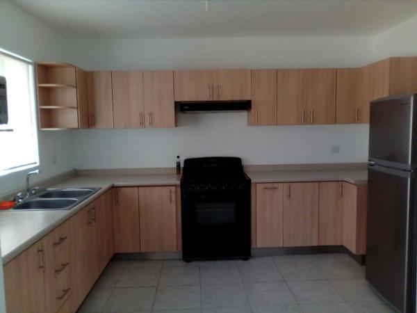 Na fotografii je vidět objekt T-MEX PARK HOSPEDAJE Empresas nacházející se ve městě Bata.