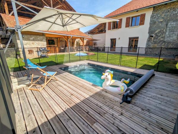 På billedet ses objektet La Villa Fontaine & Piscine chauffée - Corps d Uriage beliggende i byen Revel.